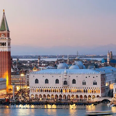 Biennale 1 & 2 , Elegant 15 Min Walk From St Marks Square- Vha Collection * Venedig