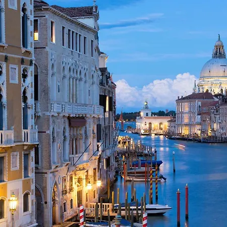 Biennale 1 & 2 , Elegant 15 Min Walk From St Marks Square- Vha Collection Apartment Venedig