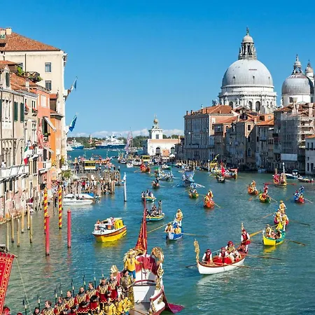 Apartament Biennale 1 & 2 , Elegant 15 Min Walk From St Marks Square- Vha Collection *