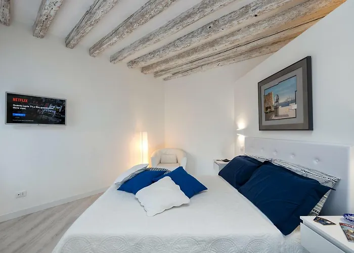 The Elegant Residence Walk To Biennale And St Marks Square Venice Heaven Apartments Collection